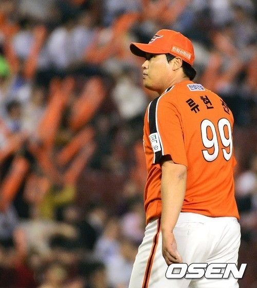 한화 이글스에서 활약하던 시절 류현진의 모습. 류현진은 한화 이글스 소속으로 2006년 프로 무대에 데뷔한 뒤 2012년까지 7시즌 동안 KBO 리그 무대를 누볐다.