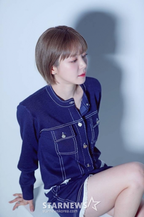 가수 초아가 서울 종로구 스타뉴스 사옥에서 진행된 인터뷰에 앞서 포즈를 취하고 있다. 설날을 앞두고 스타뉴스를 찾은 초아는 "벌써 2024년이 밝았다. 노래가 좋아진 만큼 올해 열심히 해보려고 한다. 다들 좋은 한해 보내길 바란다"고 설 인사를 전했다. 초아는 최근 E채널 예능 프로그램 '놀던 언니'를 통해 다양한 매력을 뽐내고 있다. /사진=김창현