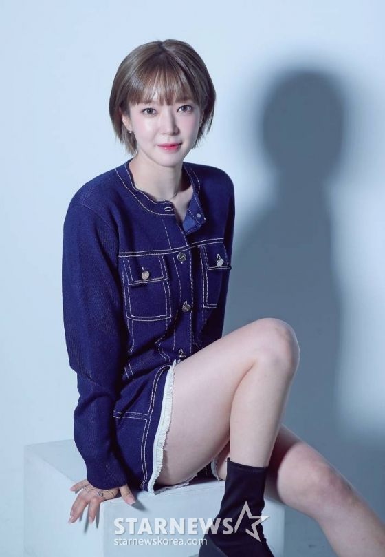가수 초아가 서울 종로구 스타뉴스 사옥에서 진행된 인터뷰에 앞서 포즈를 취하고 있다. 설날을 앞두고 스타뉴스를 찾은 초아는 "벌써 2024년이 밝았다. 노래가 좋아진 만큼 올해 열심히 해보려고 한다. 다들 좋은 한해 보내길 바란다"고 설 인사를 전했다. 초아는 최근 E채널 예능 프로그램 '놀던 언니'를 통해 다양한 매력을 뽐내고 있다. /사진=김창현