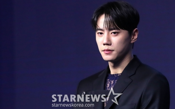 배우 이준영이 26일 오후 서울 종로구 JW메리어트 동대문스퀘어 서울에서 진행된 디즈니+ 오리지널 시리즈 '로얄로더' 제작발표회에 참석해 포즈를 취하고 있다. '로얄로더'는 갖고 싶고, 되고 싶고, 훔치고 싶었던 대한민국 최고 재벌가 왕좌를 차지하기 위한 마이너리거들의 이야기. 오는 28일 공개. 2024.02.26