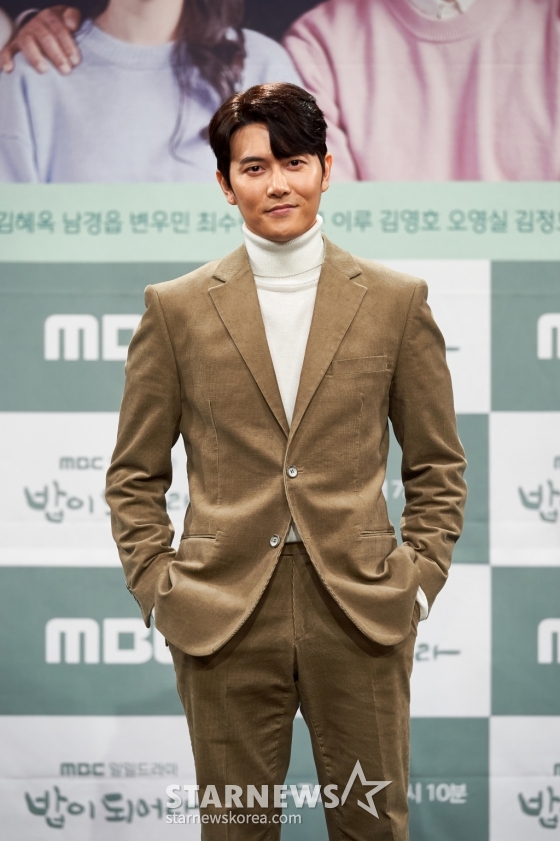 배우 재희가 11일 오후 온라인으로 진행된 MBC 일일드라마 '밥이 되어라' 드라마토크에 앞서 포즈를 취하고 있다. /사진제공=MBC