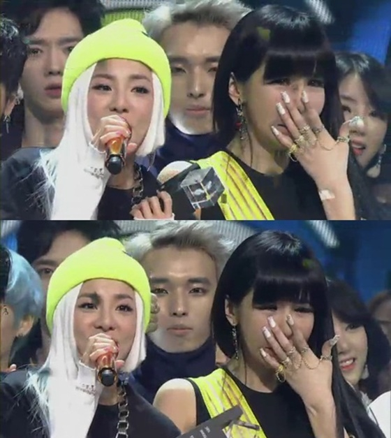 '컴백홈' 1위 소감을 말하는 산다라박(왼쪽)과 박봄(오른쪽)/사진=SBS 인기가요