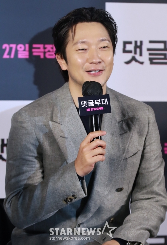 배우 손석구가 4일 오전 서울 광진구 롯데시네마 건대입구점에서 진행된 영화 '댓글부대'(감독 안국진) 제작발표회에 참석해 질문에 답하고 있다. 대기업에 대한 기사를 쓴 기자 임상진이 온라인 여론을 조작한다는 익명 제보자의 충격적인 메시지를 받고 벌어지는 범죄 드라마 '댓글부대'는 오는 27일 개봉한다. /2024.03.04 /사진=이동훈