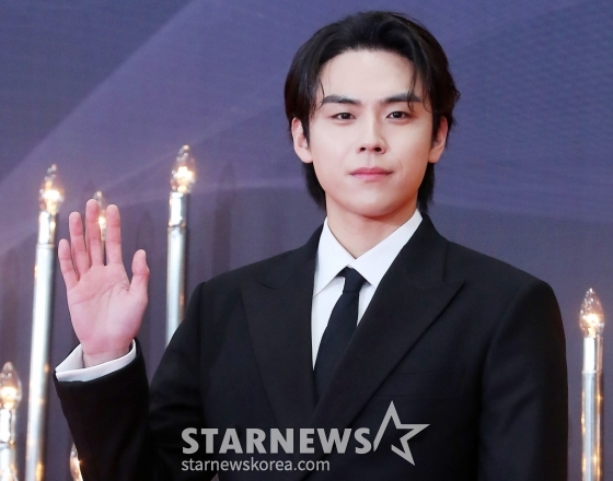 배우 김도훈이 31일 오후 서울 영등포구 여의도동 KBS 신관홀에서 진행된 '2023 KBS 연기대상' 레드카펫에 참석해 포즈를 취하고 있다. 2023.12.31 /사진=김창현