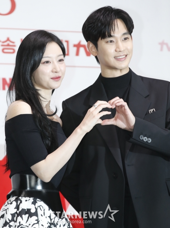 김지원(왼쪽)과 김수현 /사진=뉴스1