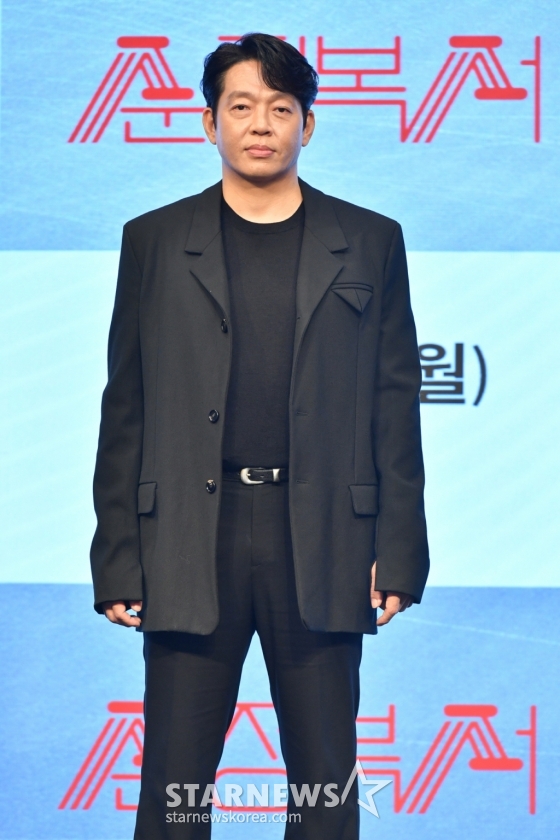 배우 박지환이 21일 오후 서울 구로구 디큐브시티 더 세인트에서 진행된 KBS2 월화드라마 '순정복서' 제작발표회에 참석해 포즈를 취하고 있다. '순정복서'는 사라진 천재 복서 이권숙(김소혜 분)과 냉혈한 에이전트 김태영(이상엽 분)의 인생을 건 승부조작 탈출기를 그린다. 추종남 작가의 소설 '순정복서'를 원작으로 했다. 21일 오후 9시 50분 첫 방송된다. / 사진제공 = KBS /사진=김창현