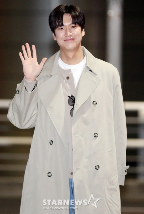 배우 나인우가 드라마 '내 남편과 결혼해줘' 포상휴가 차 10일 오전 인천국제공항을 통해 출국하고 있다. 2024.03.10 /사진=임성균