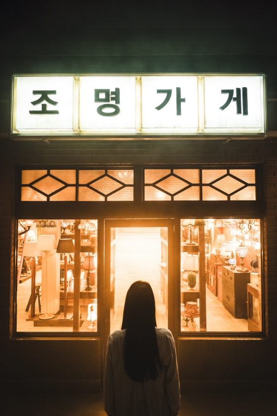 조명가게 / 사진=디즈니플러스