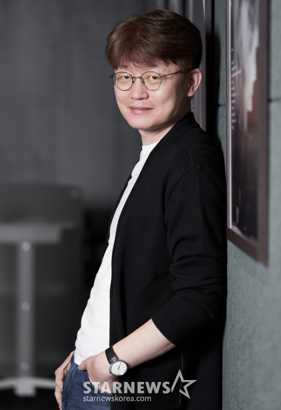 영화 '카시오페아'의 신연식 감독이 25일 오전 화상으로 진행된 인터뷰를 위해 포즈를 취하고 있다. /사진제공=트리플픽쳐스 2022.05.25