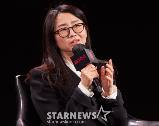 '킹덤' 작가 김은희가 25일 온라인으로 진행된 넷플릭스 콘텐츠 로드쇼 'See What’s Next Korea 2021'에서 인사말을 하고 있다. / 사진제공 = Netflix