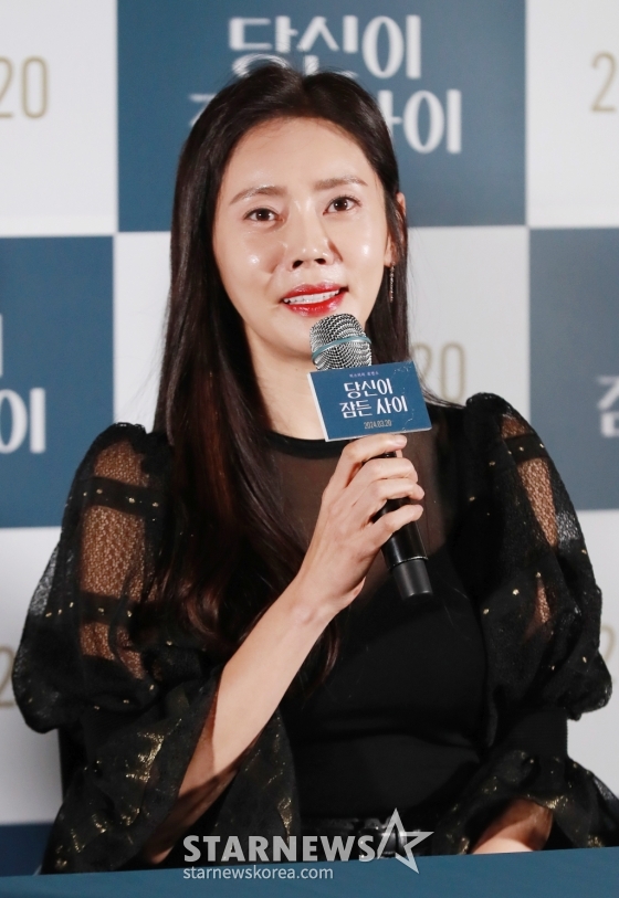 배우 추자현이 14일 오후 서울 CGV용산이아파크몰에서 진행된 영화 '당신이 잠든 사이'(감독 장윤현) 언론시사회 및 기자간담회에 참석해 질문에 답하고 있다. 교통사고로 선택적 기억 상실을 앓게 된 ‘덕희’로 인해 행복했던 부부에게 불행이 닥치고, 남편 ‘준석’의 알 수 없는 행적들이 발견되면서 진실을 추적해가는 미스터리 로맨스 '당신이 잠든 사이'는 오는 20일 개봉한다. /2024.03.14 /사진=이동훈
