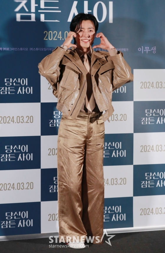 배우 이무생이 14일 오후 서울 CGV용산이아파크몰에서 진행된 영화 '당신이 잠든 사이'(감독 장윤현) 언론시사회 및 기자간담회에 참석해 포즈를 취하고 있다.  교통사고로 선택적 기억 상실을 앓게 된 ‘덕희’로 인해 행복했던 부부에게 불행이 닥치고, 남편 ‘준석’의 알 수 없는 행적들이 발견되면서 진실을 추적해가는 미스터리 로맨스 '당신이 잠든 사이'는 오는 20일 개봉한다. /2024.03.14 /사진=이동훈