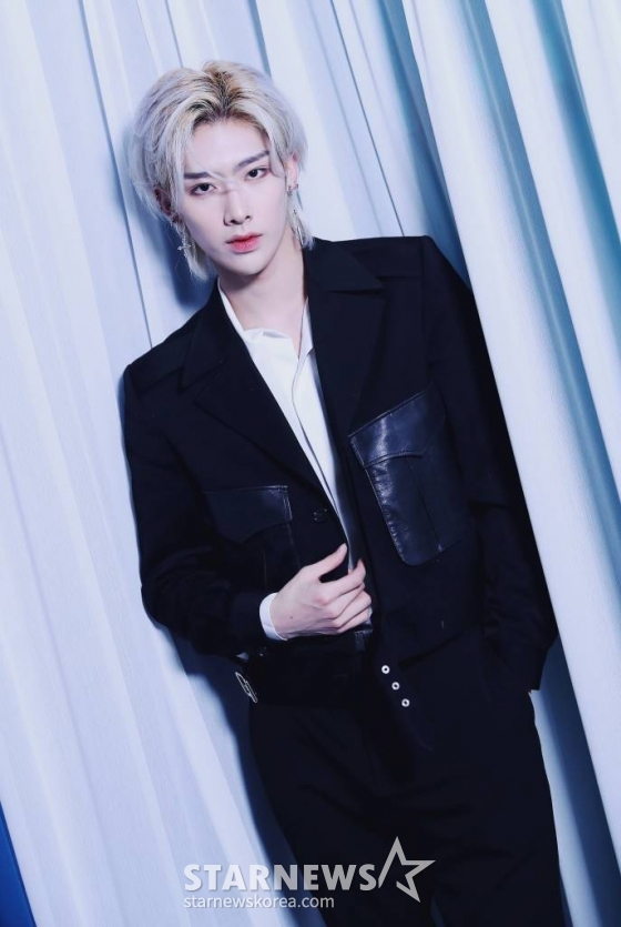 그룹 제로베이스원(ZEROBASEONE) 리키가 서울 종로구 스타뉴스 사옥에서 진행된 '2023 아시아 아티스트 어워즈 인 필리핀'(2023 Asia Artist Awards IN THE PHILIPPINES, 이하 2023 AAA) 수상 인터뷰에 앞서 포즈를 취하고 있다. 제로베이스원은 '2023 AAA'에서 AAA 신인상, AAA 베스트 뮤지션상을 수상했다. 제로베이스원은 지난해 7월 데뷔한 이후 지금까지 국내 유력 시상식에서 신인상 9관왕을 포함, 총 15개 트로피를 들어올렸다. /사진=김창현