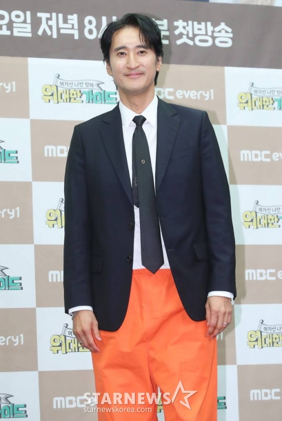 배우 신현준이 18일 오후 서울 마포구 상암동 스탠포드 서울에서 진행된 MBC 에브리원 예능 '위대한 가이드' 제작발표회에 참석해 포즈를 취하고 있다. '위대한 가이드'는 한국 거주 N년차 대한외국인이 가이드가 되어, 모국을 방문하는 여행자들과 현지인만이 아는 스팟들로 떠나는 현지인 '착붙' 여행 리얼리티 프로그램이다. 2024.03.18 /사진=김창현