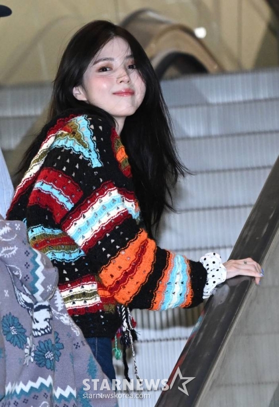 (인천공항=뉴스1) 권현진 기자 = 류준열과 열애중인 배우 한소희(29)가 18일 미국 하와이 여행을 마친 뒤 귀국하고 있다. (공동취재) 2024.3.18/뉴스1 Copyright (C) 뉴스1. All rights reserved. 무단 전재 및 재배포, AI학습 이용 금지. /사진=(인천공항=뉴스1) 권현진 기자