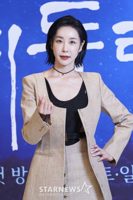 배우 한다감이 22일 오후 온라인으로 진행된 TV조선 주말극 '아씨 두리안' 제작발표회에 참석해 포즈를 취하고 있다.  기묘하고 아름다운 판타지 멜로드라마 '아씨 두리안'은 오는 24일 첫 방송된다. /사진제공=TV조선 2023.06.22