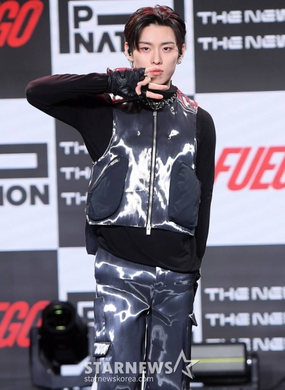 보이 그룹 더뉴식스(THE NEW SIX) 우경준이 20일 오후 서울 강남구 청담동 일지아트홀에서 진행된 첫 번째 싱글 'FUEGO(푸에고)' 발매 기념 쇼케이스에 참석해 포즈를 취하고 있다.  'FUEGO'는 스페인어로 '불'을 가리키는 단어로 개인이 가진 부정적인 감정을 불태워버리고 끝없는 목표를 향해 길을 떠나는 더뉴식스의 포부를 재치있게 표현한 곡이다. 전반적으로 곡을 이끌어 가는 808 베이스가 중독성을 더할 뿐만 아니라, 기승전결이 뚜렷한 전개로 곡의 드라마틱함을 /사진=김창현