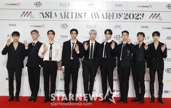 그룹 더보이즈가 14일 필리핀 아레나에서 열린 '2023 아시아 아티스트 어워즈 인 필리핀'(2023 Asia Artist Awards IN THE PHIPPINES, 이하 '2023 AAA') 레드카펫 행사에 참석해 포즈를 취하고 있다. /사진=이동훈