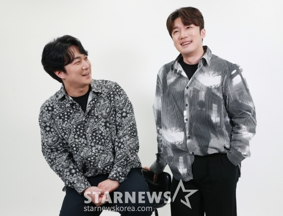 투 로맨스 보이킴(왼쪽)과 김병수  /사진=이동훈 기자