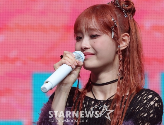 (서울=뉴스1) 김진환 기자 = 가수 츄(CHUU)가 18일 오후 서울 광진구 광장동 예스24라이브홀에서 열린 첫 번째 미니 앨범 ‘Howl’ 발매 기념 쇼케이스에서 취재진 질문에 답변 중 울먹거리고 있다. 2023.10.18/뉴스1 Copyright (C) 뉴스1. All rights reserved. 무단 전재 및 재배포, AI학습 이용 금지. /사진=(서울=뉴스1) 김진환 기자