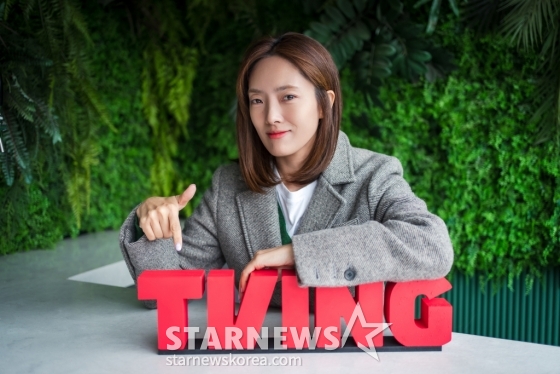 티빙 드라마 '피라미드 게임'의 박소연 감독이 25일 진행된 라운드 인터뷰를 위해 포즈를 취하고 있다. /사진제공=티빙 2024.03.25 /사진=이동훈