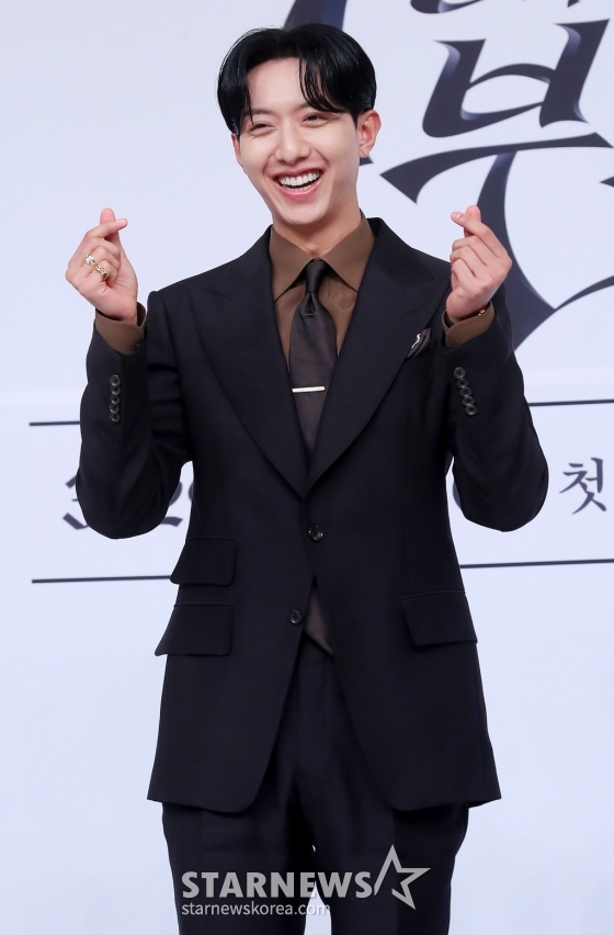 배우 이정신이 27일 오후 서울 양천구 목동 SBS 사옥에서 진행된 금토드라마 '7인의 부활' 제작발표회에 참석해 포즈를 취하고 있다.  '7인의 부활'은 지난해 11월 종영한 '7인의 탈출'이 리셋된 복수의 판, 다시 태어난 7인의 처절하고도 강렬한 공조를 그린 작품이다. 오는 29일 첫 방송. 2024.03.27 /사진=김창현