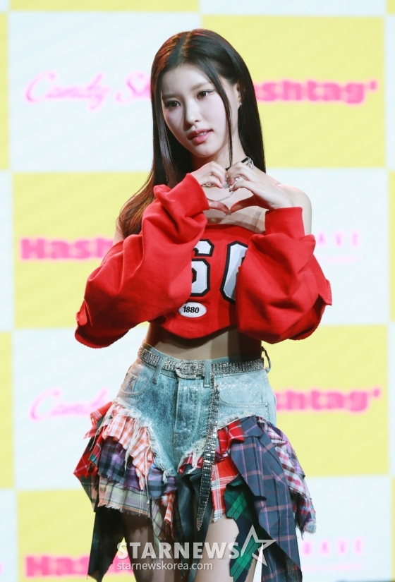 걸그룹 캔디샵(Candy Shop) 소람이 27일 오후 서울 강남구 일지아트홀에서 진행된 미니 1집 '해시태그#'(Hashtag#) 발매기념 쇼케이스에서 포즈를 취하고 있다. /2024.03.27 /사진=이동훈