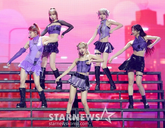 걸그룹 르세라핌(LE SSERAFIM)이 '2023 아시아 아티스트 어워즈 인 필리핀'(2023 Asia Artist Awards IN THE PHILIPPINES, 이하 '2023 AAA')에서 멋진 무대를 선보이고 있다. 르세라핌은 '2023 AAA'에서 AAA 베스트 아티스트, 베스트 퍼포먼스, 아시아셀러브리티 등 3관왕을 차지했다./사진=김창현 기자