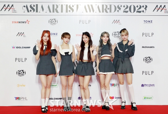 걸그룹 르세라핌이 '2023 아시아 아티스트 어워즈 인 필리핀'(2023 Asia Artist Awards IN THE PHILIPPINES, 이하 '2023 AAA') 레드카펫 행사에 참석해 포즈를 취하고 있다. '2023 AAA'는 스타뉴스가 주최하고 Asia Artist Awards 조직위원회, TONZ 엔터테인먼트, PULP Live World가 공동 주관한다. /사진=이동훈 기자