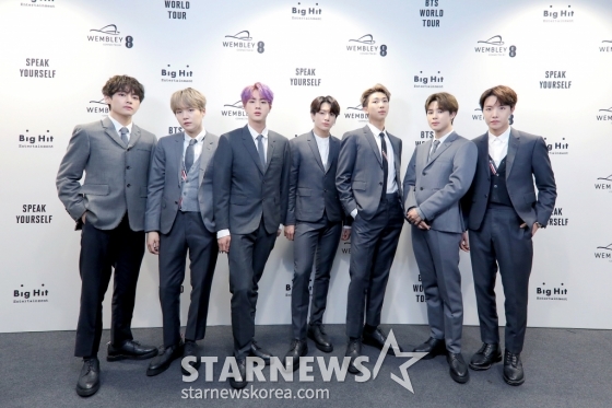 아이돌그룹 방탄소년단이 1일(현지 시각) 영국 런던 웸블리 스타디움에서 'LOVE YOURSELF: SPEAK YOURSELF' 공연에 앞서 글로벌 기자간담회에 참석하고 있다. /사진제공=빅히트엔터테인먼트