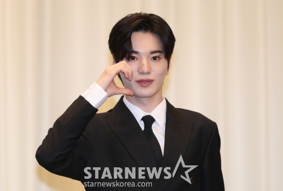 [서울=뉴시스] 황준선 기자 = 그룹 인피니트의 이성종이 31일 오후 서울 서초구 더리버사이드호텔에서 열린 7집 미니앨범 '비긴(13egin)' 발매 기자 간담회에서 포즈를 취하고 있다. 2023.07.31. hwang@newsis.com /사진=황준선