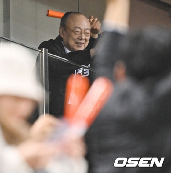 지난 달 29일 대전 한화생명이글스파크를 찾은 김승연 한화 회장.  /사진=OSEN