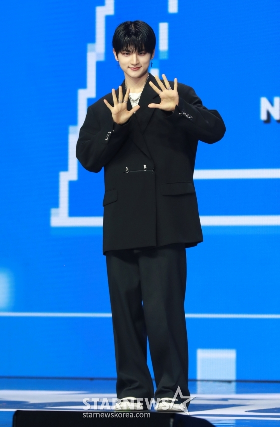 그룹 나우어데이즈(NOWADAYS) 윤이 2일 오후 서울 용산구 블루스퀘어에서 진행된 첫 번째 데뷔 싱글 ‘NOWADAYS' 발매기념 쇼케이스에서 포즈를 취하고 있다. /2024.04.02 /사진=이동훈