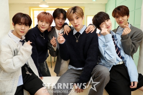 그룹 엔시티 위티 (NCTWISH) 가 3일 오전 서울 성수동 한 카페에서 한국 활동 한달을 기념해 가진 언론 인터뷰에 앞서 포즈를 취하고 있다. 2024.04.03 /사진=임성균