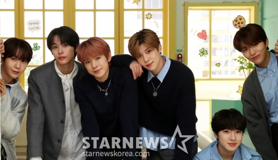 [서울=뉴시스] 김혜진 기자 = 그룹 NCT 위시가 지난 3일 오전 서울 성동구 구욱희씨에서 열린 위시풀 데이 인터뷰에 앞서 포즈를 취하고 있다.  2024.04.04. jini@newsis.com /사진=김혜진