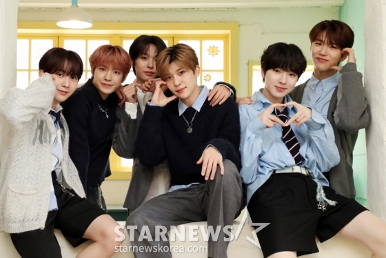 그룹 엔시티 위티 (NCTWISH) 가 3일 오전 서울 성수동 한 카페에서 한국 활동 한달을 기념해 가진 언론 인터뷰에 앞서 포즈를 취하고 있다. 2024.04.03 /사진=임성균