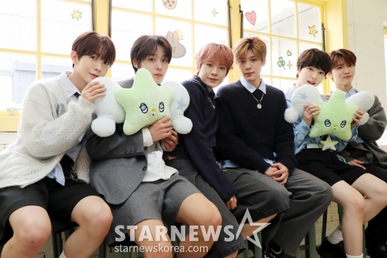 그룹 엔시티 위티 (NCTWISH) 가 3일 오전 서울 성수동 한 카페에서 한국 활동 한달을 기념해 가진 언론 인터뷰에 앞서 포즈를 취하고 있다. 2024.04.03 /사진=임성균