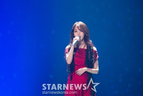 가수 아이유가 10일 오후 서울 올림픽공원 케이스포돔에서 열린 '2024 아이유 허 월드 투어 콘서트 인 서울'(IU H. E. R. WORLD TOUR CONCERT IN SEOUL)에서 멋진 무대를 선보이고 있다. /사진제공=EDAM엔터테인먼트 2024.03.10 /사진=이동훈