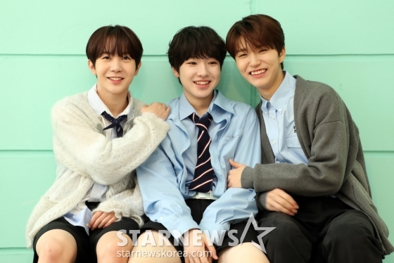 그룹 엔시티 위시(NCT WISH) 료, 사쿠야, 재희가 3일 오전 서울 성수동 한 카페에서 한국 활동 한달을 기념해 갖은 언론 인터뷰에서 포즈를 취하고 있다. 2024.04.03 /사진=임성균