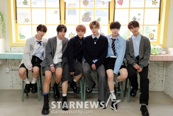 그룹 엔시티 위시(NCT WISH)가 3일 오전 서울 성수동 한 카페에서 한국 활동 한달을 기념해 갖은 언론 인터뷰에서 포즈를 취하고 있다. 2024.04.03 /사진=임성균