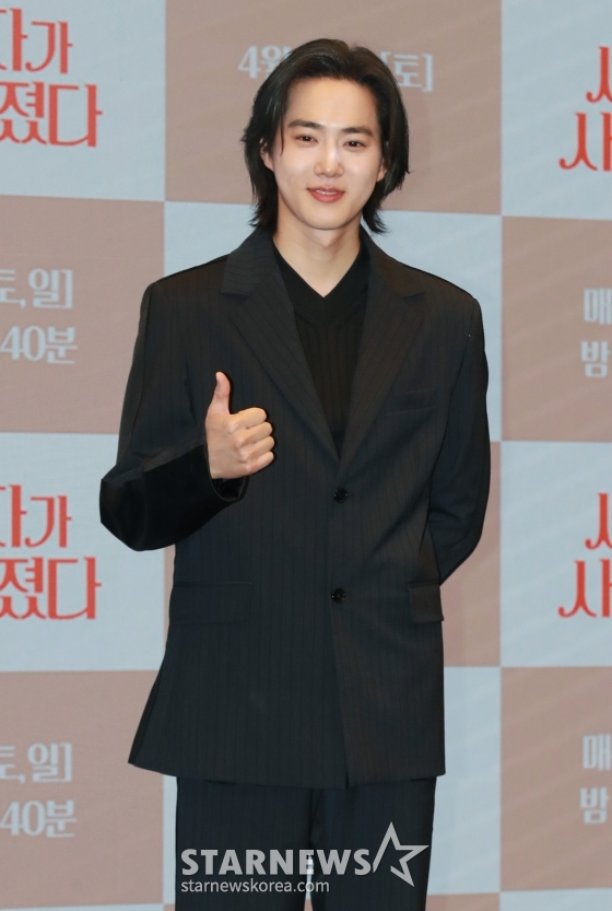 배우 수호가 12일 오전 서울 마포구 상암동 스탠포드 호텔에서 진행된 MBN 주말극 '세자가 사라졌다' 제작발표회에 참석해 포즈를 취하고 있다. 왕세자가 세자빈이 될 여인에게 보쌈 당하면서 벌어지는 조선판 로맨스 코미디 드라마 '세자가 사라졌다'는 오는 13일 첫 방송된다. /2024.04.12 /사진=이동훈
