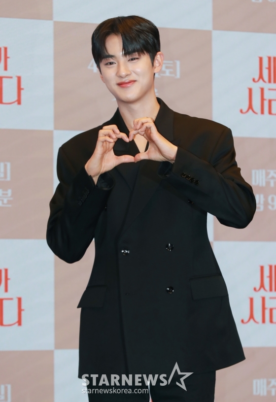 배우 김민규가 12일 오전 서울 마포구 상암동 스탠포드 호텔에서 진행된 MBN 주말극 '세자가 사라졌다' 제작발표회에 참석해 포즈를 취하고 있다.  왕세자가 세자빈이 될 여인에게 보쌈 당하면서 벌어지는 조선판 로맨스 코미디 드라마 '세자가 사라졌다'는 오는 13일 첫 방송된다. /2024.04.12 /사진=이동훈