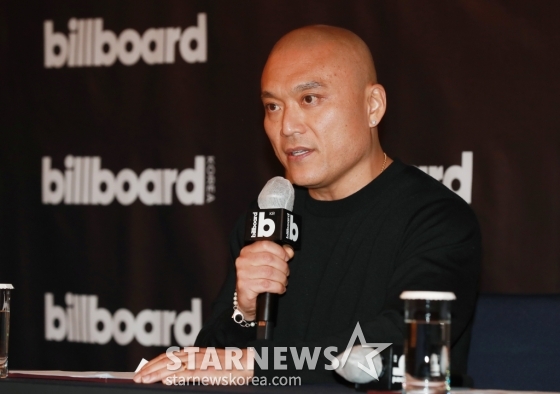 마이크 반 미국 빌보드 본사 CEO가 15일 오후 조선 팰리스 서울 강남에서 진행된 기자회견에서 인사말을 하고 있다. 2024.04.15 /사진=이동훈