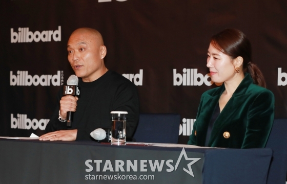 마이크 반 미국 빌보드 본사 CEO, 김유나 빌보드 코리아 대표가 15일 오후 조선 팰리스 서울 강남에서 진행된 기자회견에서 인사말을 하고 있다. 2024.04.15 /사진=이동훈