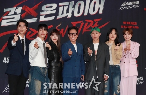 영케이, 킹키, 정은지, 윤종신, 개코, 선우정아, 장도연이 16일 오후 서울 마포구 상암동 스탠포드호텔에서 진행된 JTBC 예능 '걸스 온 파이어' 제작발표회에 참석해 포즈를 취하고 있다. 'NEW K-POP'을 제안할 여성 보컬 그룹 결성 오디션 프로그램 '걸스 온 파이어'는 오늘(16일) 첫 방송된다. /2024.04.16 /사진=이동훈
