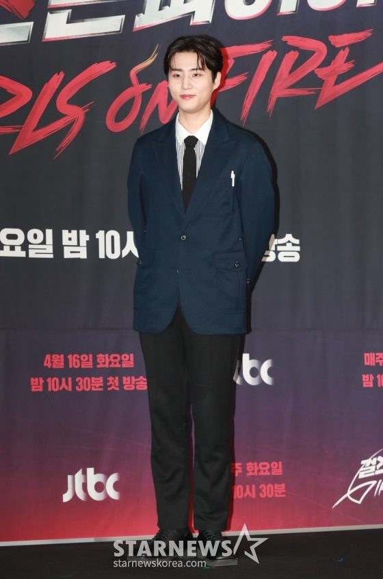 데이식스 영케이가 16일 오후 서울 마포구 상암동 스탠포드호텔에서 진행된 JTBC 예능 '걸스 온 파이어' 제작발표회에 참석해 포즈를 취하고 있다. 'NEW K-POP'을 제안할 여성 보컬 그룹 결성 오디션 프로그램 '걸스 온 파이어'는 오늘(16일) 첫 방송된다. /2024.04.16 /사진=이동훈