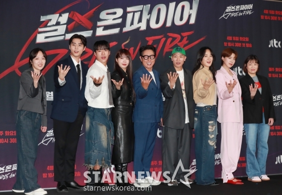 김학영 PD, 영케이, 킹키, 정은지, 윤종신, 개코, 선우정아, 장도연, 김희정 CP가 16일 오후 서울 마포구 상암동 스탠포드호텔에서 진행된 JTBC 예능 '걸스 온 파이어' 제작발표회에 참석해 포즈를 취하고 있다. 'NEW K-POP'을 제안할 여성 보컬 그룹 결성 오디션 프로그램 '걸스 온 파이어'는 오늘(16일) 첫 방송된다. /2024.04.16 /사진=이동훈
