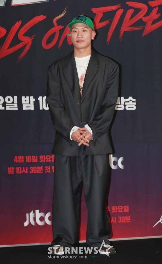가수 개코가 16일 오후 서울 마포구 상암동 스탠포드호텔에서 진행된 JTBC 예능 '걸스 온 파이어' 제작발표회에 참석해 포즈를 취하고 있다. 'NEW K-POP'을 제안할 여성 보컬 그룹 결성 오디션 프로그램 '걸스 온 파이어'는 오늘(16일) 첫 방송된다. /2024.04.16 /사진=이동훈
