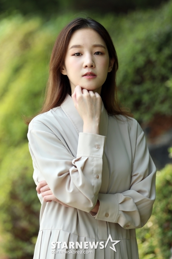 가수 박보람이 17일 경기 고양시 한 스튜디오에서 열린 머니투데이와 한국정보화진흥원 공동 주최 '2020 u클린 청소년 문화 콘서트' 녹화 공연에 앞서 포즈를 취하고 있다. /사진=고양(경기)=이기범 기자 leekb@