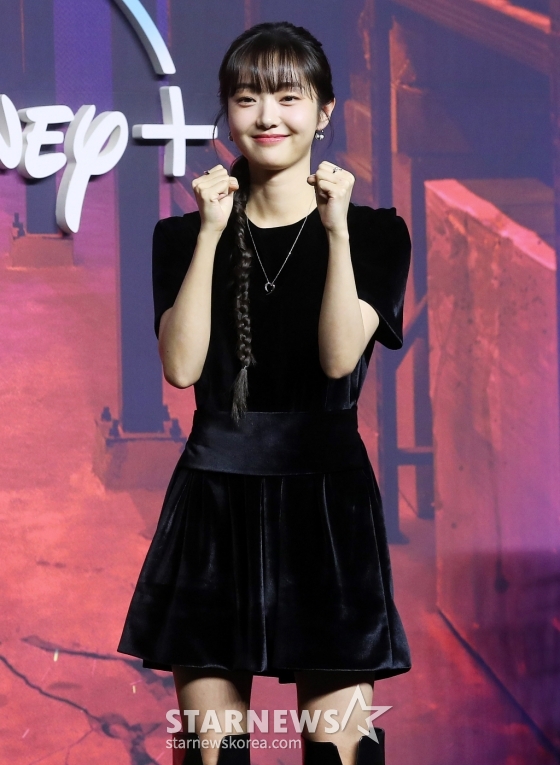 배우 김혜준이 15일 오전 서울 영등포구 여의도동 콘래드 서울에서 진행된 디즈니+ 오리지널 시리즈 '킬러들의 쇼핑몰' 제작발표회에 참석해 포즈를 취하고 있다. '킬러들의 쇼핑몰'은 삼촌 진만(이동욱 분)이 남긴 위험한 유산으로 인해 수상한 킬러들의 표적이 된 조카 지안(김혜준 분)의 생존기를 다룬 스타일리시 뉴웨이브 액션물이다. 2024.01.15 /사진=김창현
